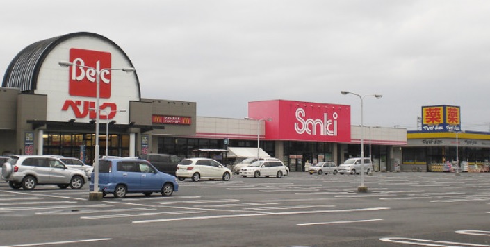 Supermarket. 919m until Berg Shichihongi store (Super)