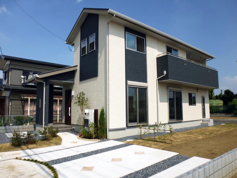 Local appearance photo. House clearing the energy-saving achievement rate of 100% or more in the top runner standard. (Window glass all rooms pair glass, kitchen ・ Bathroom with shower water-saving type, Fluorescent lighting use, etc.) / 1 Building (December 2013 shooting)