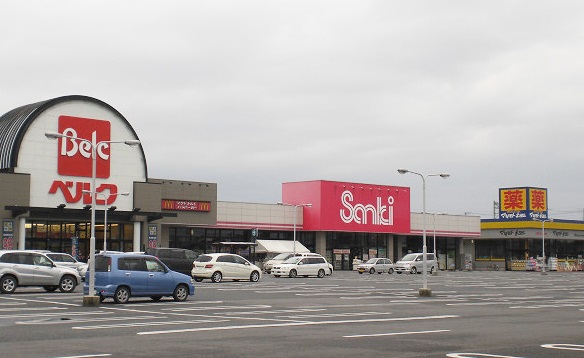 Supermarket. 627m until Berg Shichihongi store (Super)