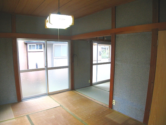 Other room space. It will calm the Japanese-style room. 