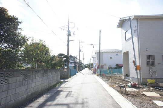 Local photos, including front road. Frontal road