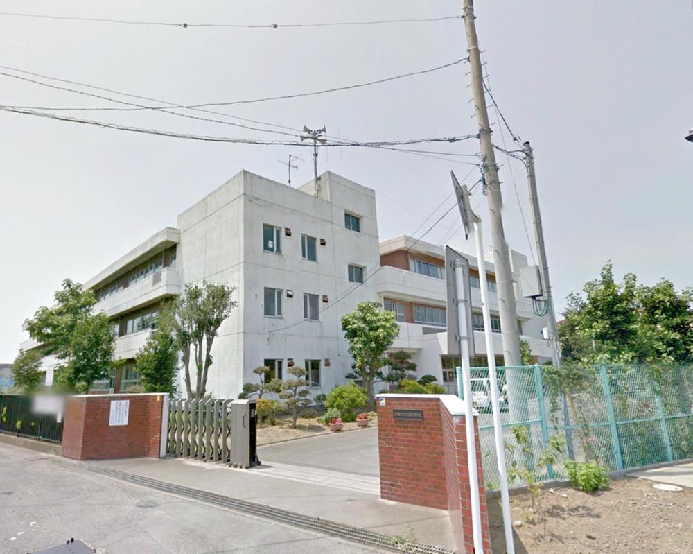 Primary school. 900m to Matsubara elementary school