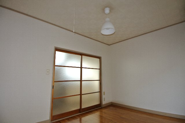 Living and room. Other image