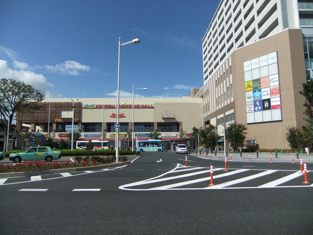 station. Until Kōnosu Station & Erumi Kounosu is a shopping mall that you can direct to 800m Kōnosu Station. Household goods is aligned to the center of the grocery. Books, including the 100 yen shop, toy, There is also such as clothing. 