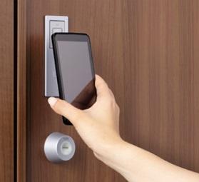 Entrance. Entrance door insulation door. You can easily effortlessly locking unlocking of the card key. One-touch unlock in smartphone is set! 