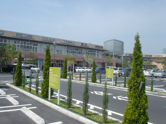 Shopping centre. Unikusu Konosu until the (shopping center) 320m