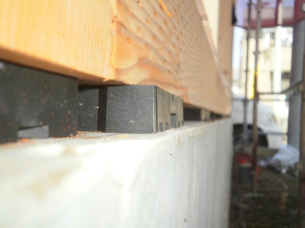 Construction ・ Construction method ・ specification. 1.5 times more than conventional construction methods ~ Exert twice the ventilation performance, By eliminating the narrowing lack ventilation holes, Strength is further improved. Termite with a 10-year warranty. 