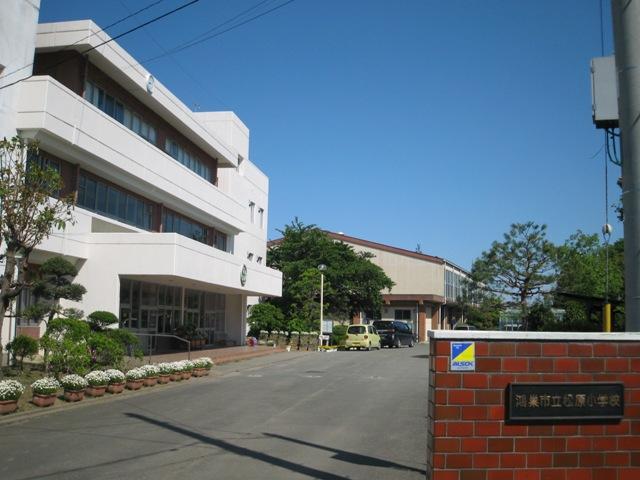 Primary school. 830m walk 11 minutes to Matsubara elementary school