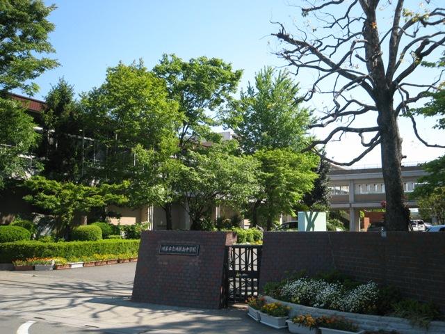 Junior high school. Kounosu 1360m walk 17 minutes to the south junior high school