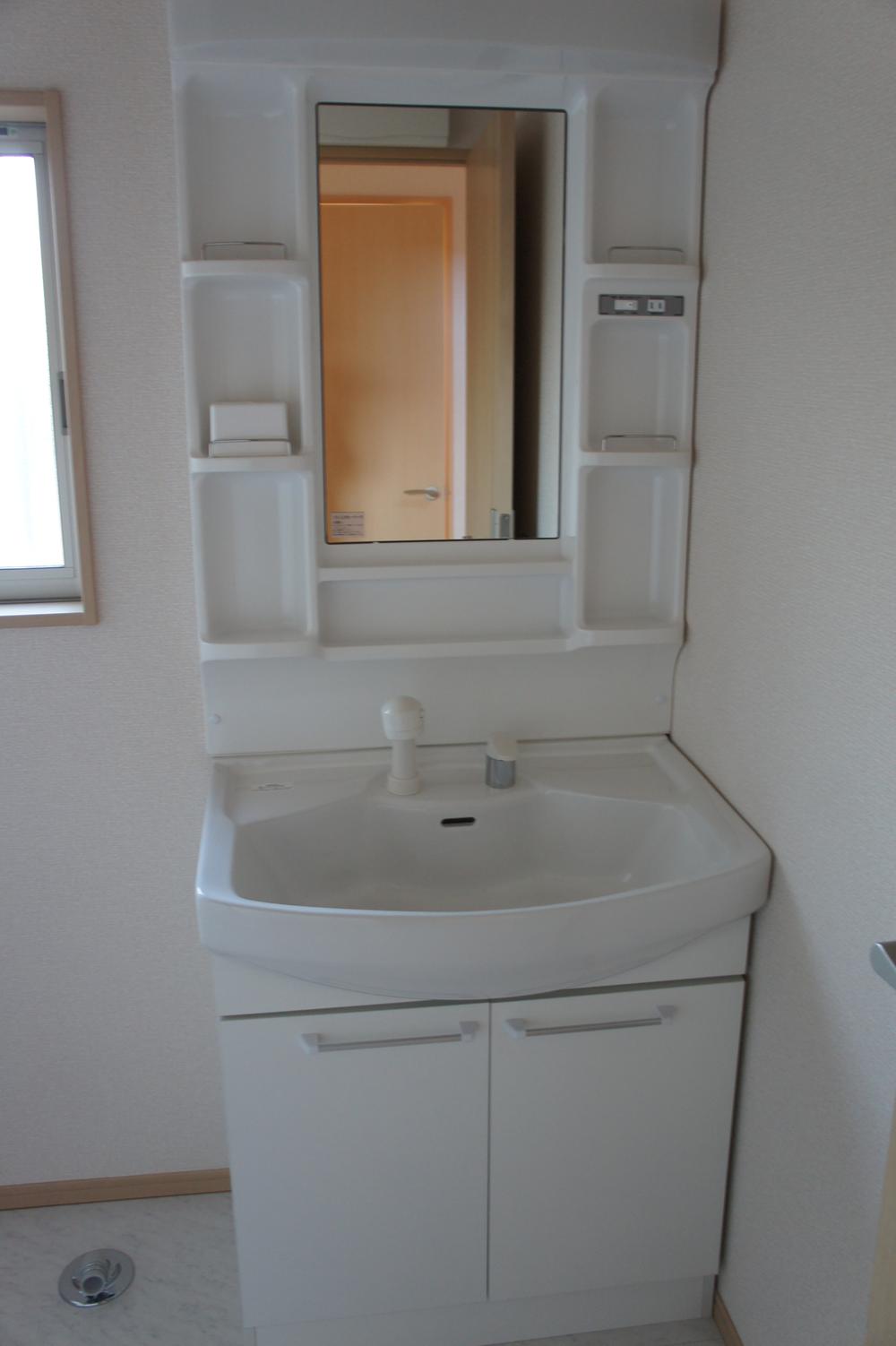 Wash basin, toilet. Indoor (12 May 2013) Shooting