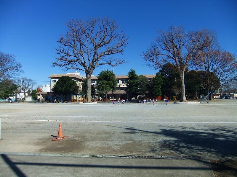 Primary school. Tree of 100m school of symbol to Kounosu east elementary school "large only Ya" is also familiar from the residents of the region "heart healthy, Body healthy Keyakikko "is the natural a primary school of education policy. 