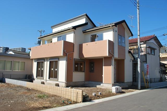 Local appearance photo. 11 Building outer wall Asahi Kasei Hebel power board secular change is small, For easy maintenance of a "strong and long-lasting home.". 