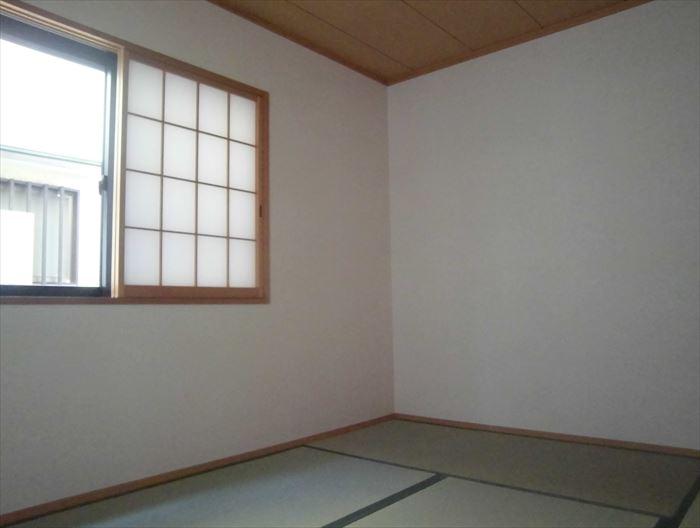 Non-living room. Japanese-style room welcoming for six tatami