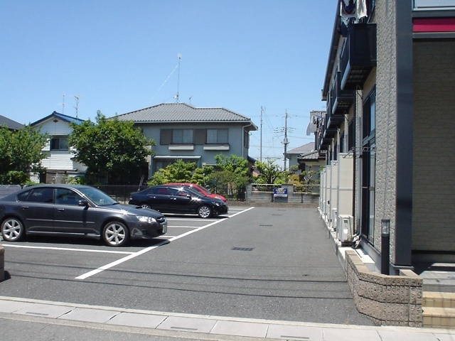 Parking lot. Parking is a monthly 5.770 yen.