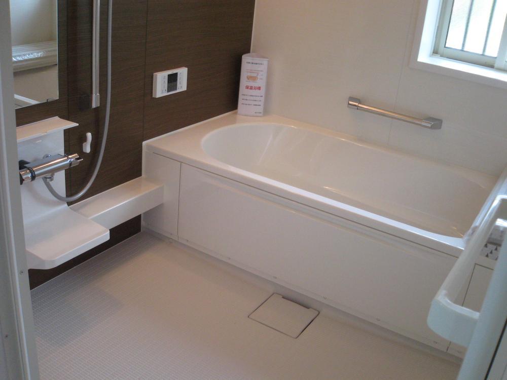 Bathroom. (2) Building Family 1.25 pyeong type of bathroom everyone uses can be relaxed widely. 