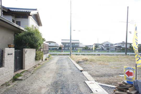 Local photos, including front road. Frontal road