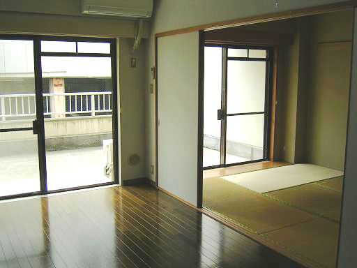 Other room space. It can be used as a wide space in the Japanese and Tsuzukiai!