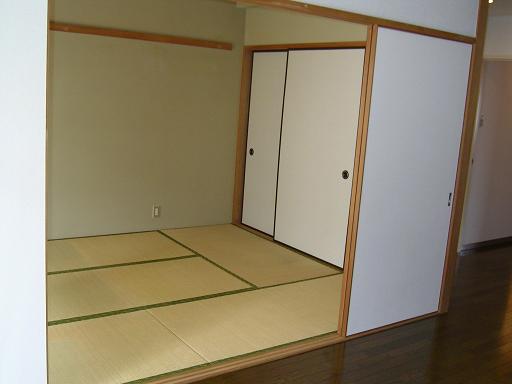 Other room space. Is a peaceful 6-tatami mat Japanese-style room.