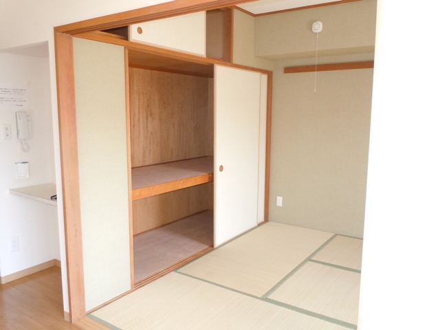 Living and room. A spacious closet Japanese-style room