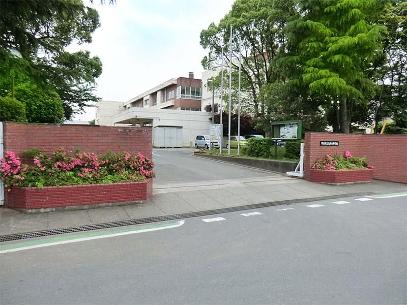 Junior high school. Kounosu 1900m to the West Junior High School