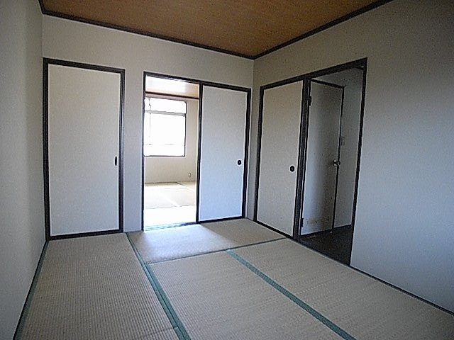 Living and room. Japanese-style room 6 quires