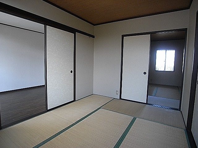 Living and room. Japanese-style room 6 quires