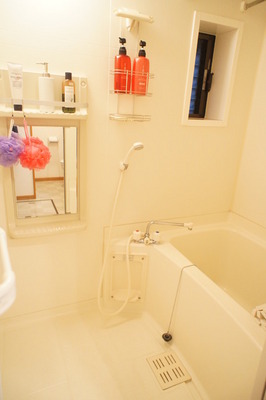 Bath.  ☆ Model room implementation in ☆ With window ・ Easy ventilation with a bathroom dryer ☆ 