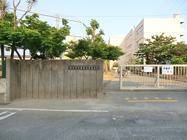 Primary school. Koshigaya until Municipal Miyamoto elementary school (elementary school) 765m