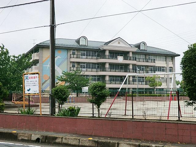 Primary school. Dewa to elementary school 680m