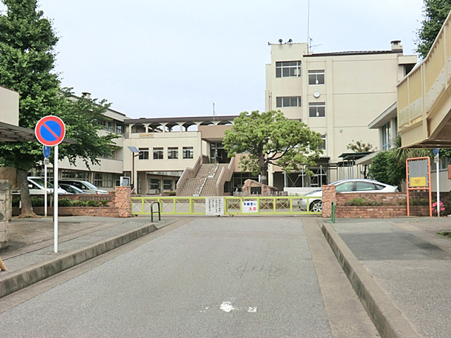 Primary school. 328m until Koshigaya Municipal Gamominami elementary school (elementary school)