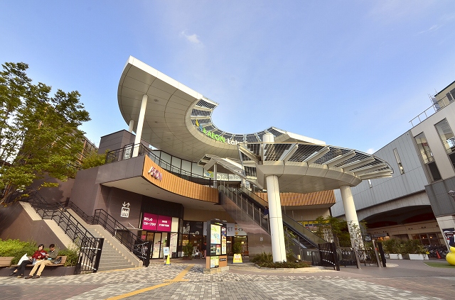 Shopping centre. 1176m to Aeon Lake Town (shopping center)