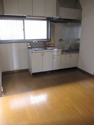 Kitchen. The window in the storage cabinet full kitchen