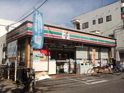 Convenience store. 470m to Seven-Eleven (convenience store)