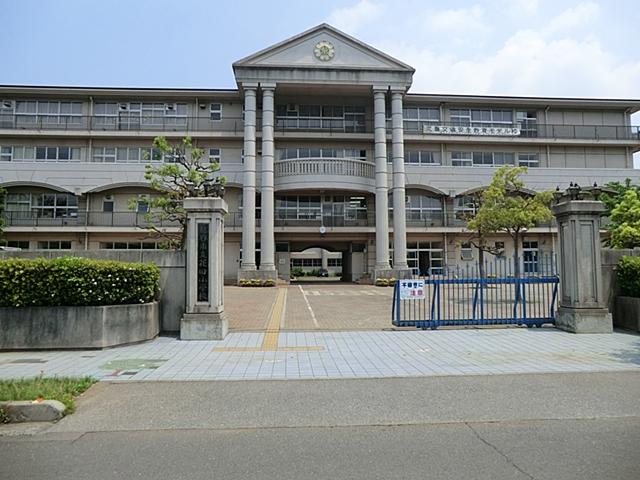 Primary school. Koshigaya City Hanada to elementary school 400m