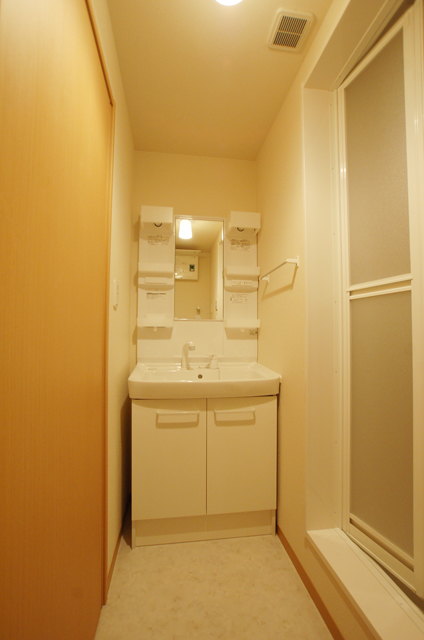 Washroom. Morning of a strong ally! Comfortable with shampoo dresser ☆ 