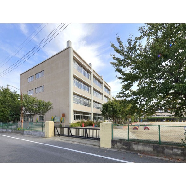 Primary school. 746m until Koshigaya Municipal Minami Koshigaya elementary school (elementary school)