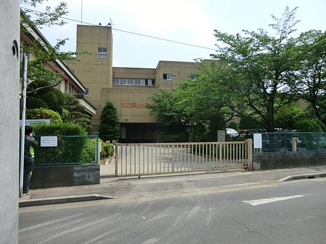 Junior high school. Koshigaya 782m to stand center junior high school