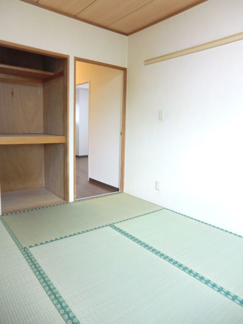 Living and room. Atmosphere of Japanese-style makes me soften the heart.