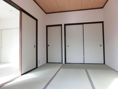 Living and room. It is a Japanese-style room with a closet