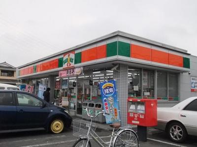 Convenience store. 480m until Thanksgiving (convenience store)