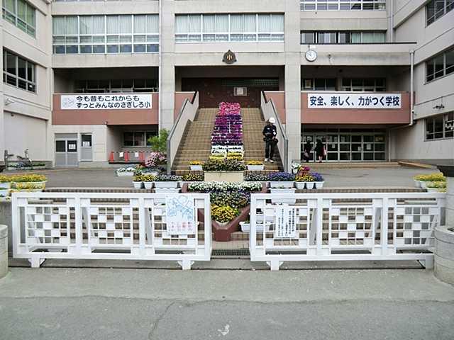 Primary school. 1124m to Koshigaya Tatsusagi after elementary school