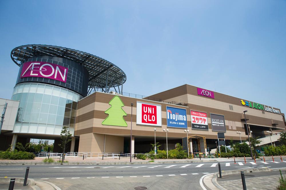Shopping centre. Aeon Lake Town 351 stores to propose a 1220m latest lifestyle to mori.