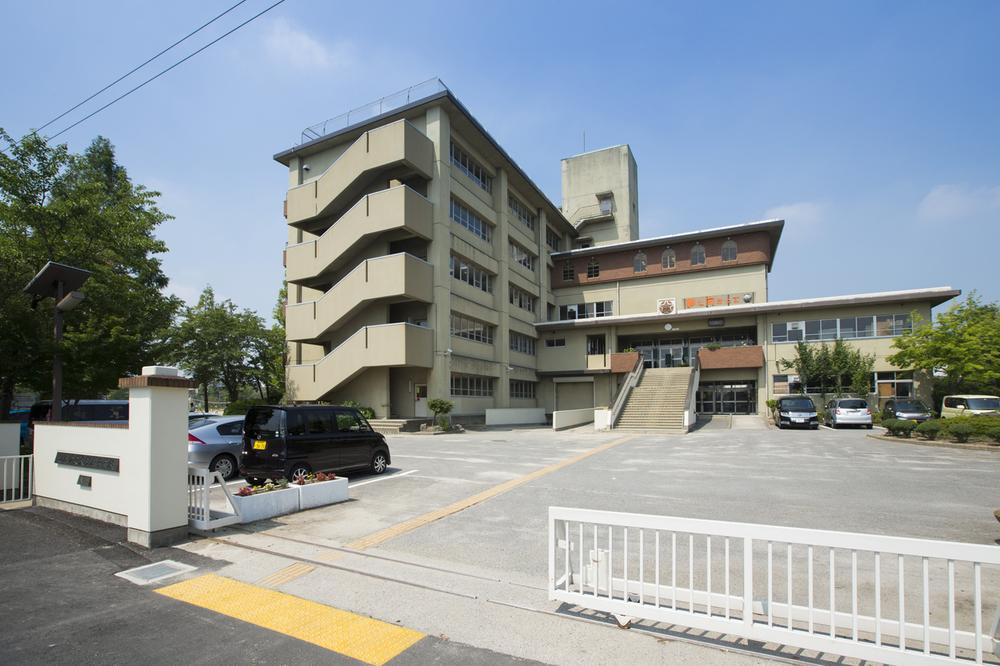 Junior high school. 470m school to large Sagami junior high school ・ home ・ Educational activities that three parties of the region in cooperation.