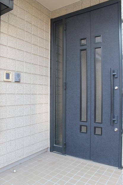 Entrance. With electronic lock function