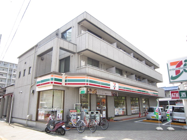 Convenience store. Seven-Eleven Kita-Koshigaya Station East Exit Store up (convenience store) 198m