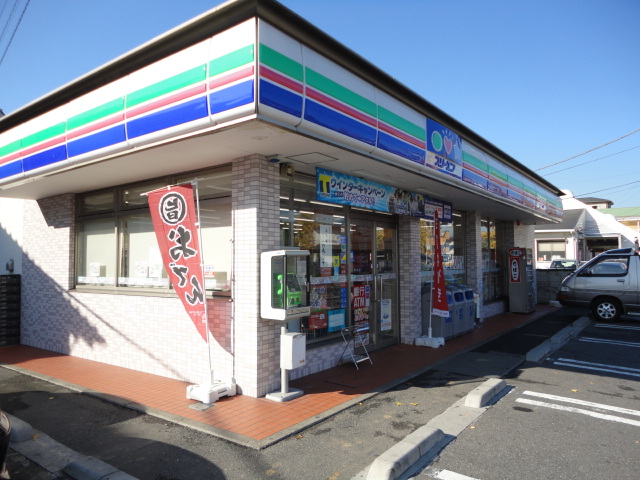 Convenience store. Three F Koshigaya Miyamae store up (convenience store) 519m