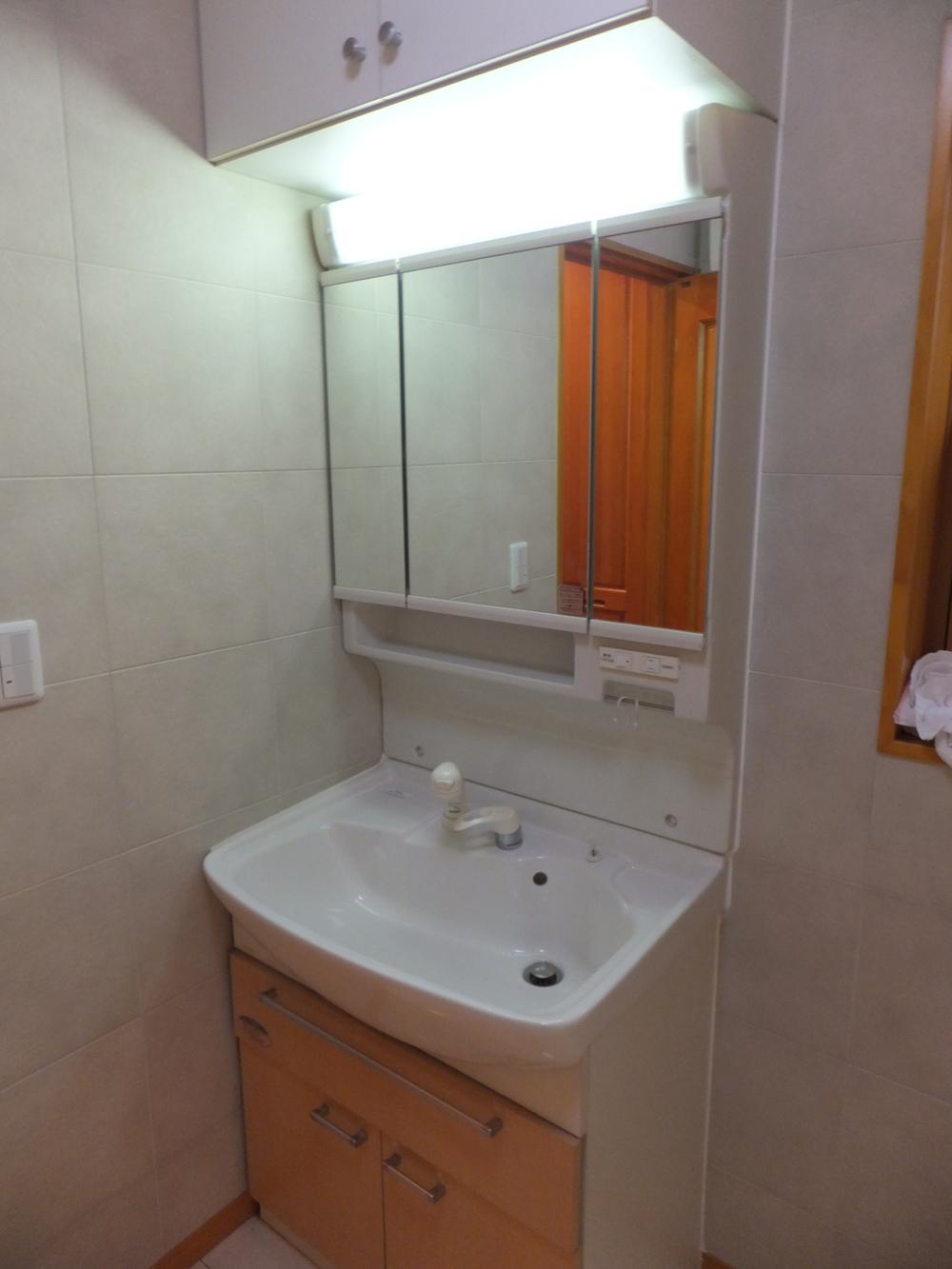 Wash basin, toilet. Indoor (February 2013) Shooting