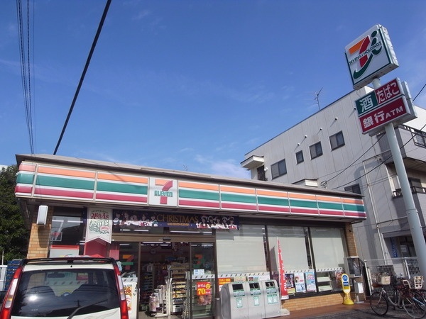 Convenience store. Seven-Eleven store west until (convenience store) 476m