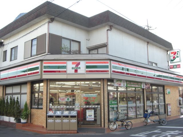 Convenience store. Seven-Eleven (convenience store) to 350m