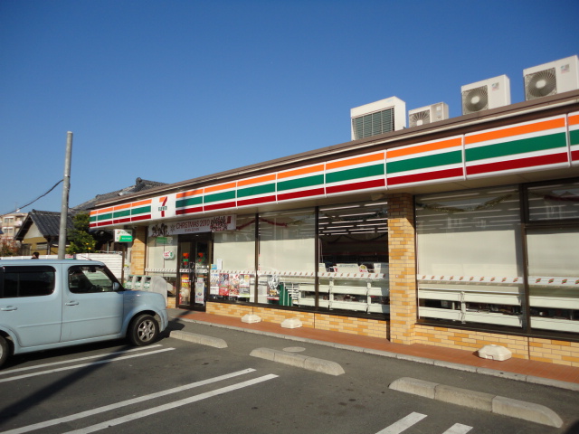 Convenience store. Seven-Eleven Koshigaya or clear centrist store up (convenience store) 632m